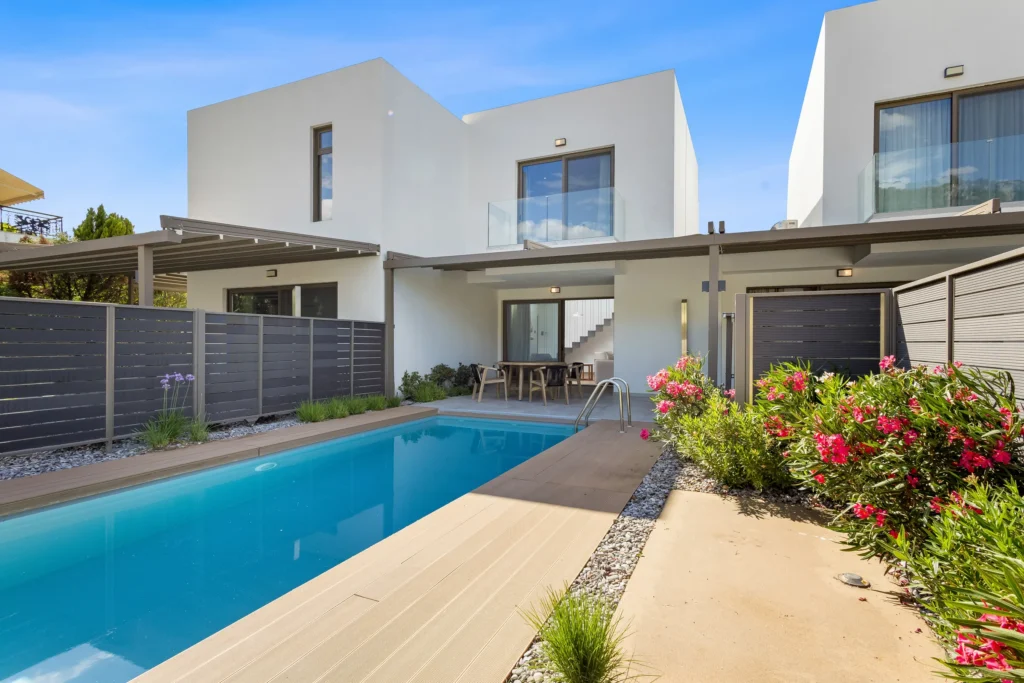 Saronia Estate 3