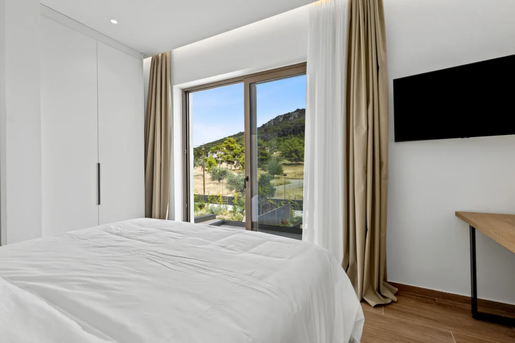 Saronia Estate 3