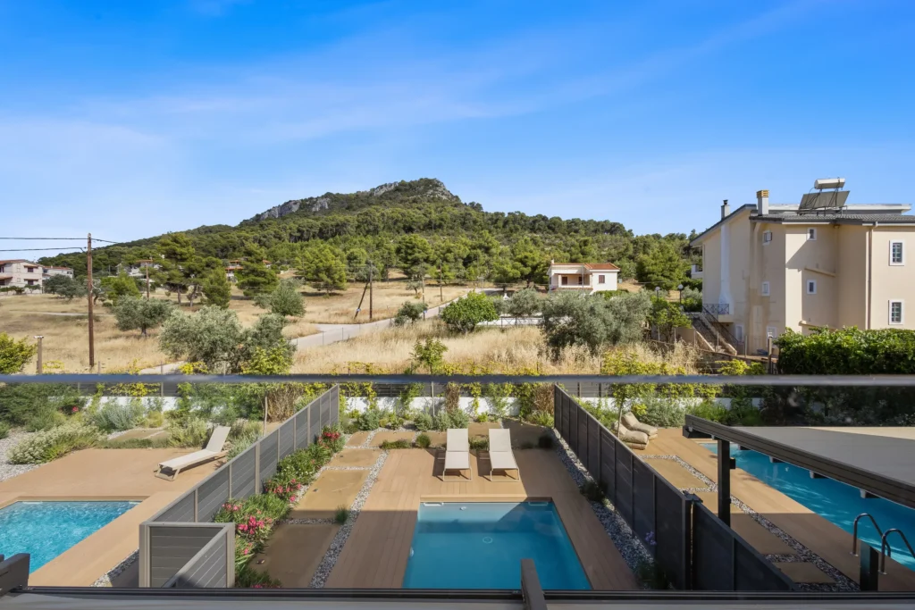 Saronia Estate 3