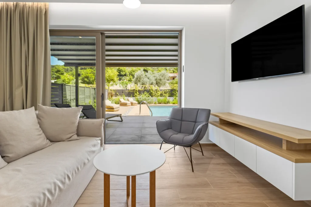 Saronia Estate 4