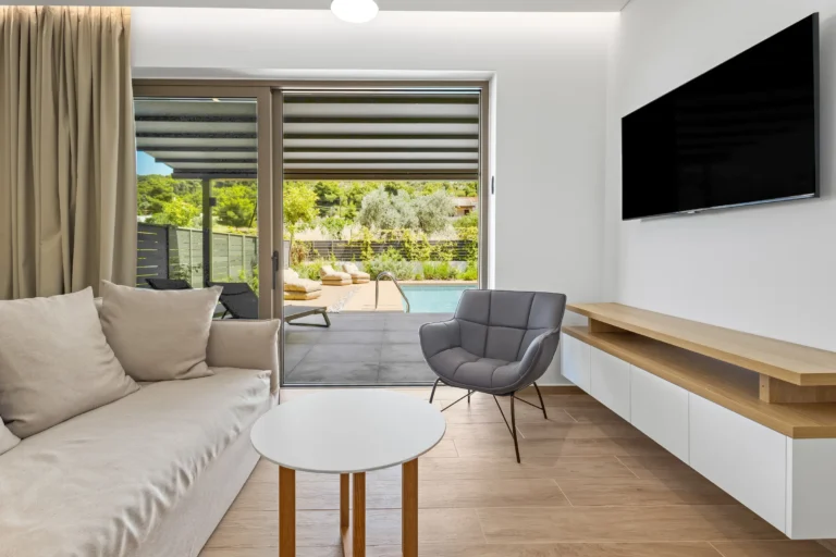 Saronia Estate 4