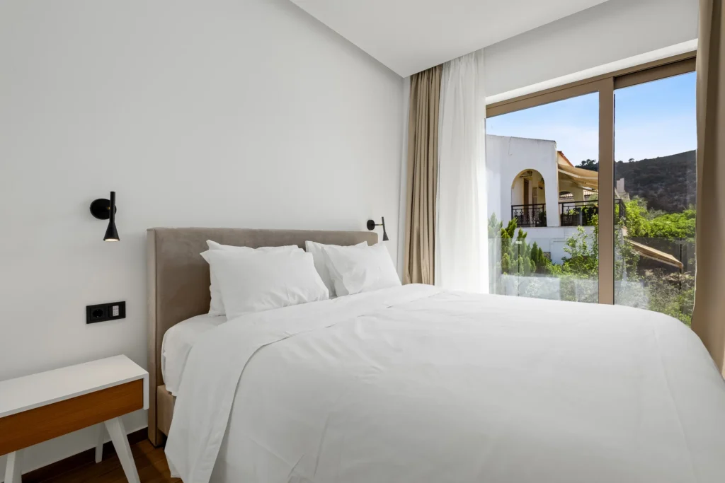 Saronia Estate 4