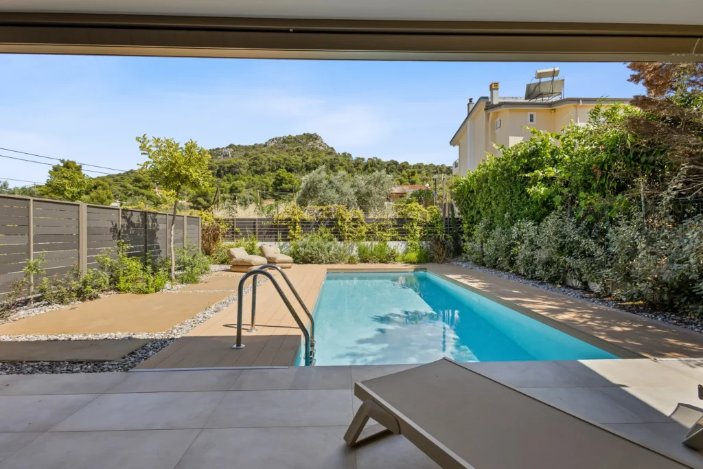 Saronia Estate 4